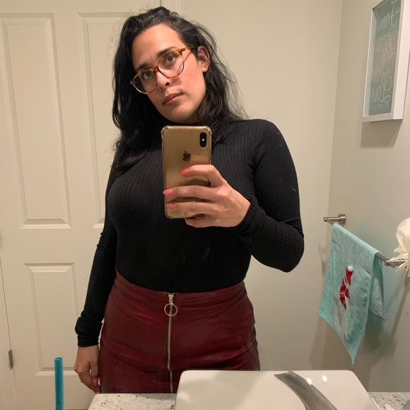 Meet your Posher, Laura - Picture 2 of 2